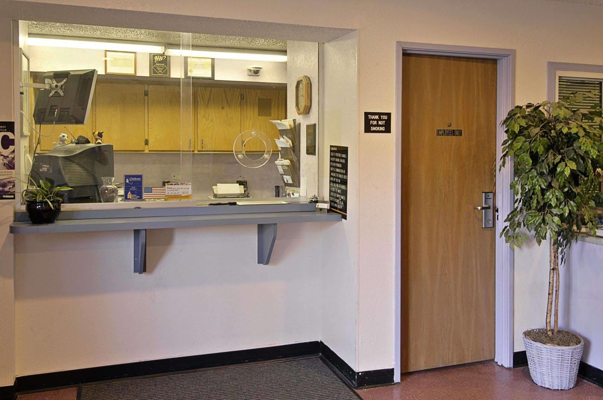 Super 8 By Wyndham Vacaville Interior photo